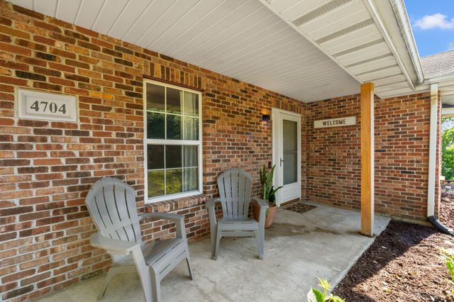 4704 ST CHARLES RD, Columbia, MO 65201