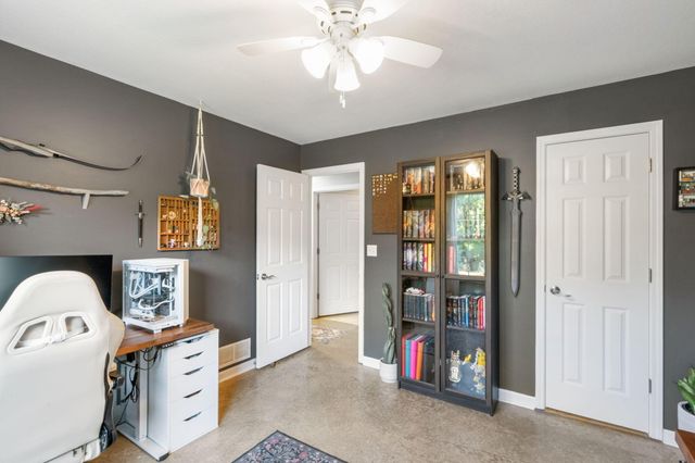 4704 ST CHARLES RD, Columbia, MO 65201