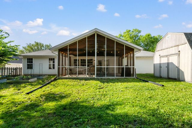 4704 ST CHARLES RD, Columbia, MO 65201