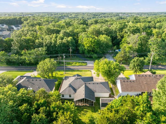 4704 ST CHARLES RD, Columbia, MO 65201