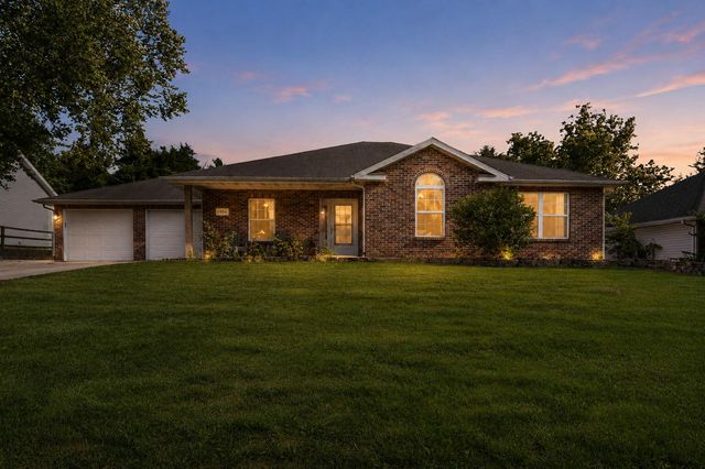 4704 ST CHARLES RD, Columbia, MO 65201