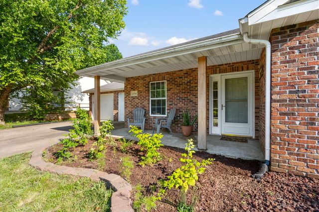 4704 ST CHARLES RD, Columbia, MO 65201