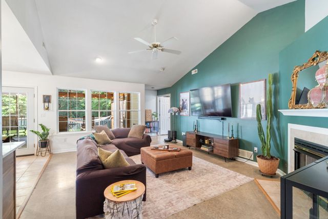 4704 ST CHARLES RD, Columbia, MO 65201