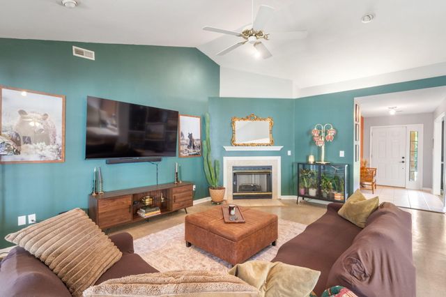4704 ST CHARLES RD, Columbia, MO 65201