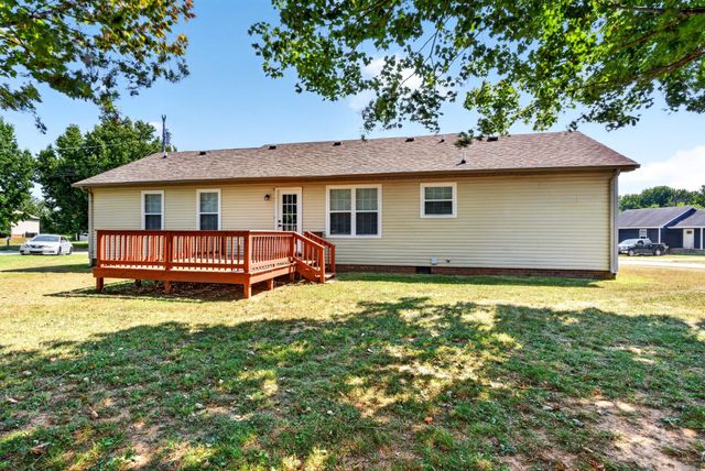 8648 Swale Ct, Oak Grove, KY 42262