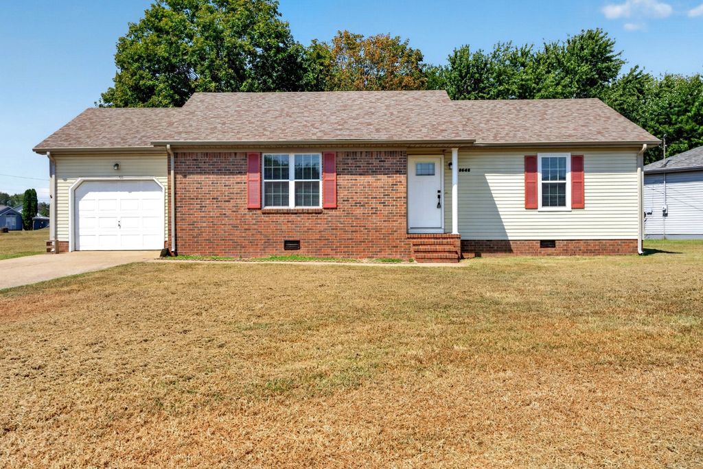 8648 Swale Ct, Oak Grove, KY 42262