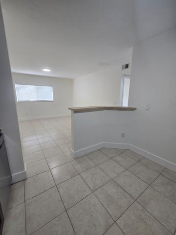 3670 N 56th Avenue 707, Hollywood, FL 33021