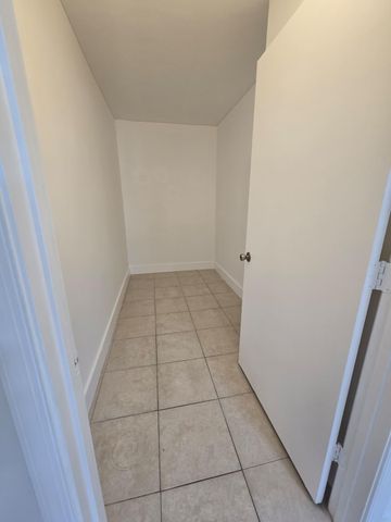 3670 N 56th Avenue 707, Hollywood, FL 33021