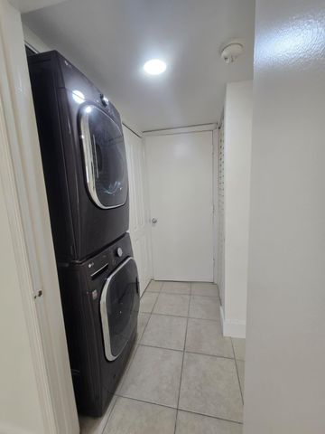 3670 N 56th Avenue 707, Hollywood, FL 33021