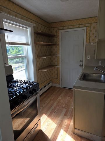 1431 Smithfield Avenue 2F, Lincoln, RI 02865