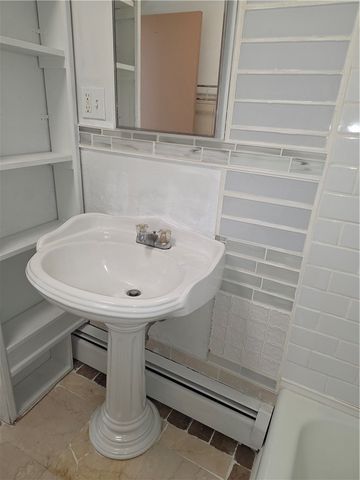1431 Smithfield Avenue 2F, Lincoln, RI 02865
