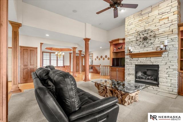 8630 Oakmont Drive, Lincoln, NE 68526