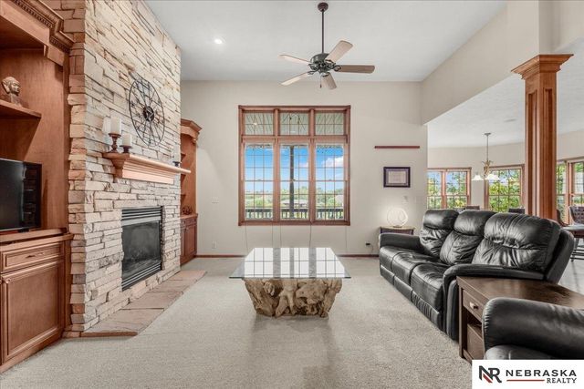 8630 Oakmont Drive, Lincoln, NE 68526