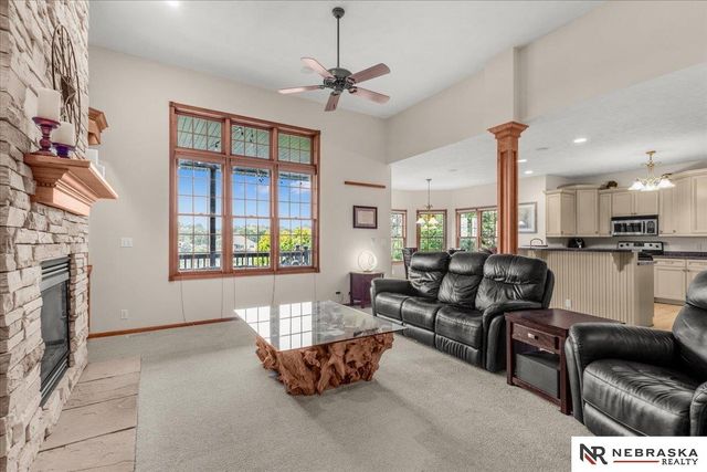 8630 Oakmont Drive, Lincoln, NE 68526