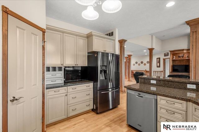 8630 Oakmont Drive, Lincoln, NE 68526