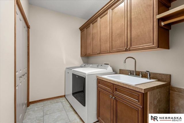 8630 Oakmont Drive, Lincoln, NE 68526