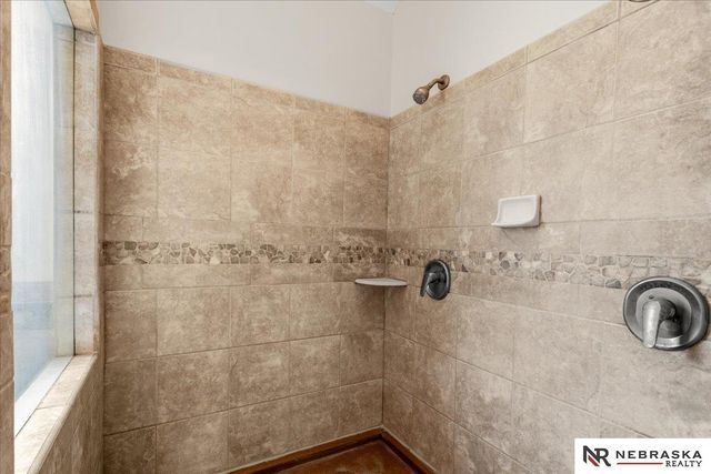 8630 Oakmont Drive, Lincoln, NE 68526