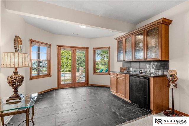 8630 Oakmont Drive, Lincoln, NE 68526