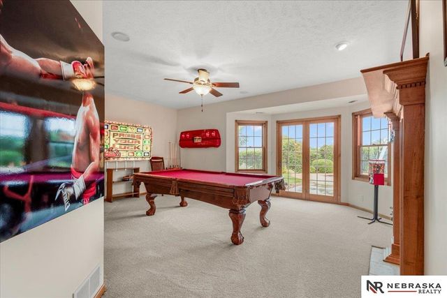 8630 Oakmont Drive, Lincoln, NE 68526