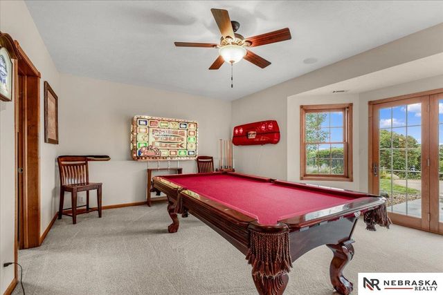 8630 Oakmont Drive, Lincoln, NE 68526
