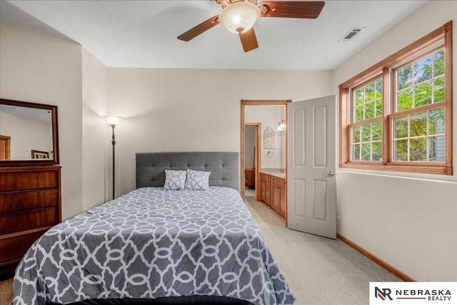 8630 Oakmont Drive, Lincoln, NE 68526