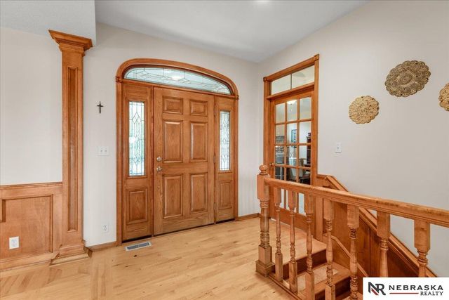 8630 Oakmont Drive, Lincoln, NE 68526