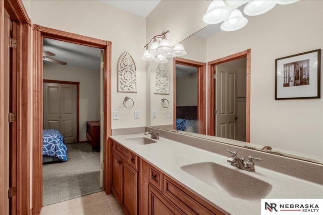 8630 Oakmont Drive, Lincoln, NE 68526