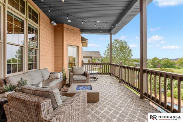 8630 Oakmont Drive, Lincoln, NE 68526
