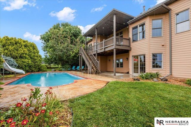 8630 Oakmont Drive, Lincoln, NE 68526
