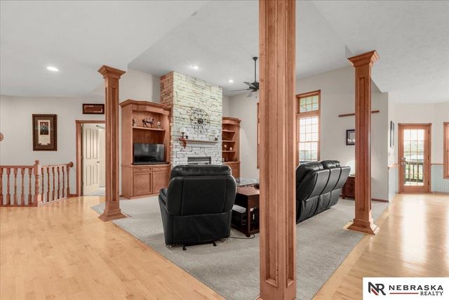 8630 Oakmont Drive, Lincoln, NE 68526