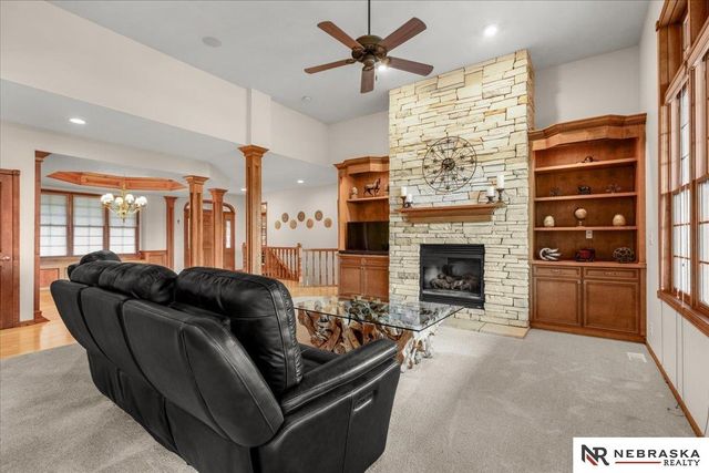 8630 Oakmont Drive, Lincoln, NE 68526