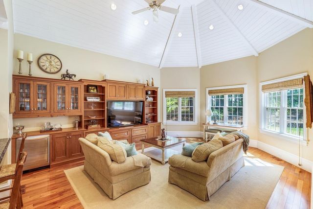 93 Oyster Way, Osterville, MA 02655