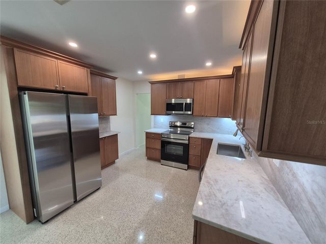 1210 LAUREL AVENUE, Venice, FL 34285