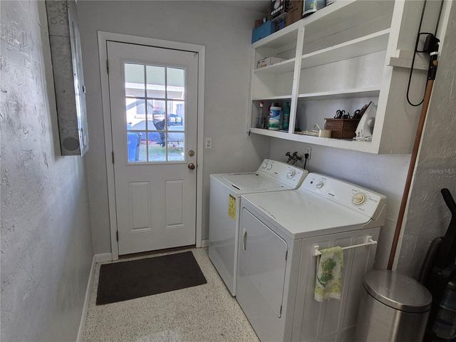 1210 LAUREL AVENUE, Venice, FL 34285