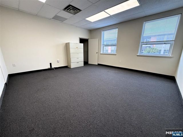 190 Sylvan Avenue D27, Englewood Cliffs, NJ 07632