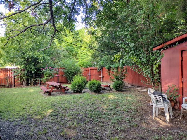 207 Thompson Street, Waxahachie, TX 75165