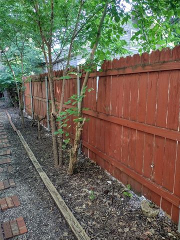 207 Thompson Street, Waxahachie, TX 75165