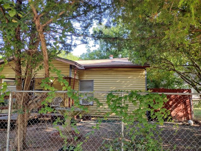 207 Thompson Street, Waxahachie, TX 75165