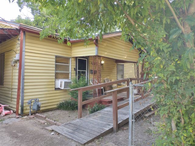 207 Thompson Street, Waxahachie, TX 75165