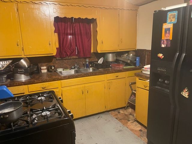 207 Thompson Street, Waxahachie, TX 75165