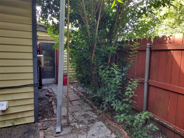 207 Thompson Street, Waxahachie, TX 75165