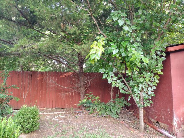 207 Thompson Street, Waxahachie, TX 75165