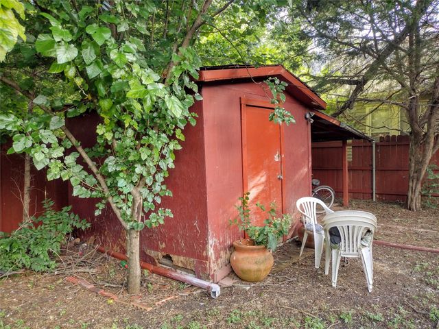 207 Thompson Street, Waxahachie, TX 75165