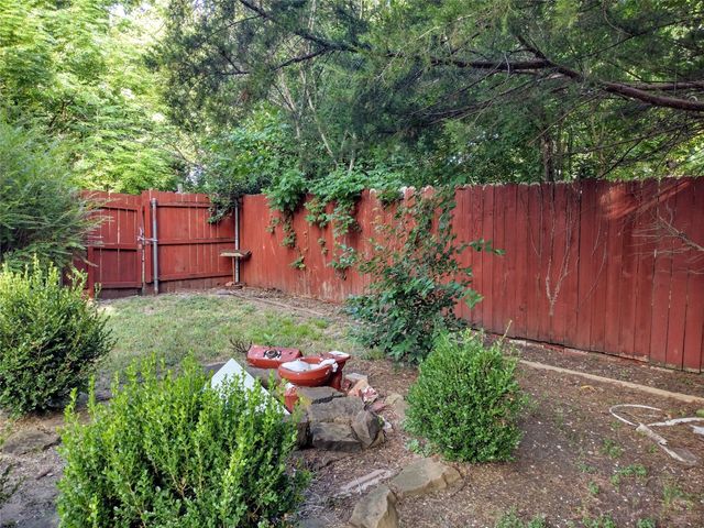 207 Thompson Street, Waxahachie, TX 75165