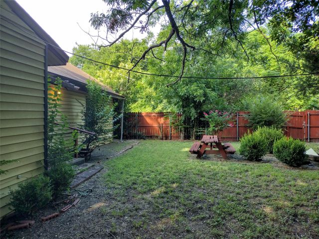 207 Thompson Street, Waxahachie, TX 75165