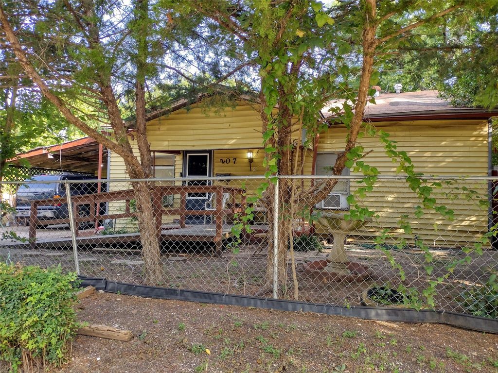 207 Thompson Street, Waxahachie, TX 75165