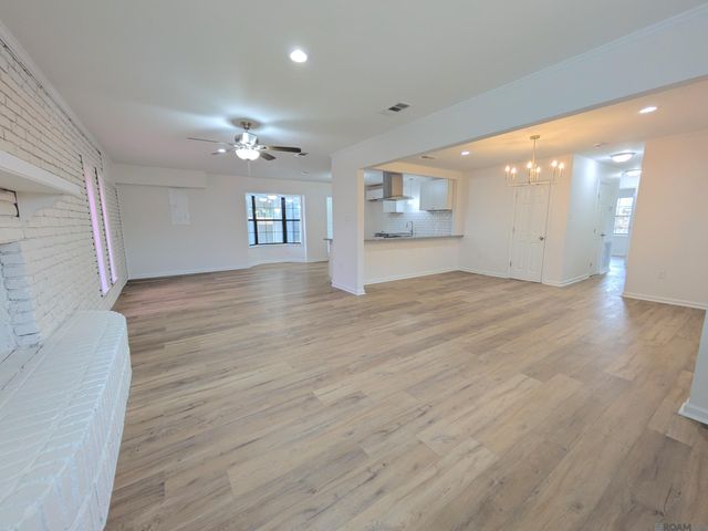 1220 Doolittle Dr, Baton Rouge, LA 70810