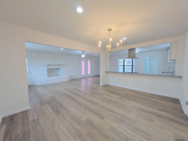 1220 Doolittle Dr, Baton Rouge, LA 70810