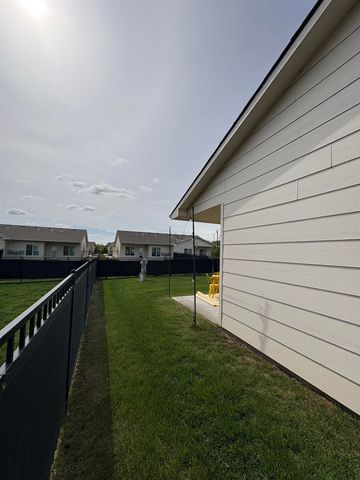 4469-4471 N Sandplum St, Wichita, KS 67205