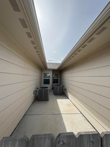 4469-4471 N Sandplum St, Wichita, KS 67205